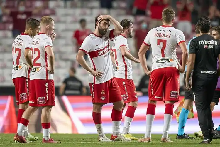 本菲卡欧冠困局:穆里尼奥的救赎与球迷的失望